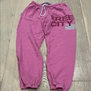 freecity Joggers in Vibrant Pink